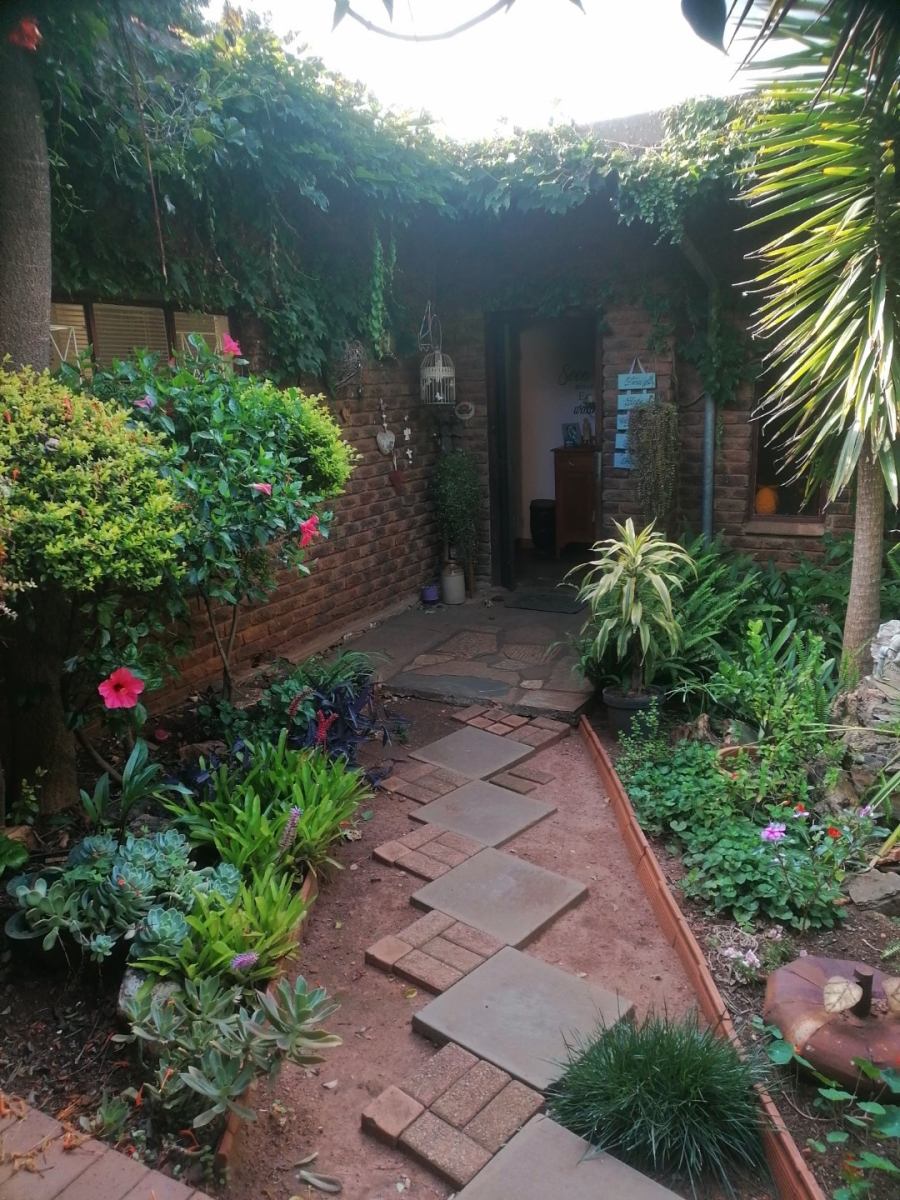 3 Bedroom Property for Sale in Eldoraigne Gauteng