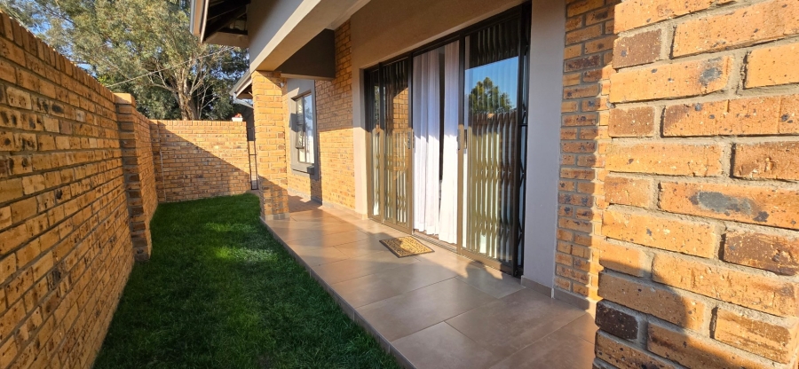 To Let 3 Bedroom Property for Rent in Raceview Gauteng