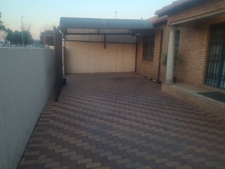 To Let  Bedroom Property for Rent in Pimville Gauteng