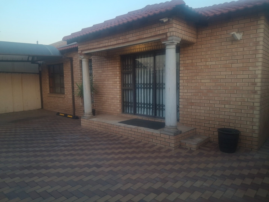 To Let  Bedroom Property for Rent in Pimville Gauteng