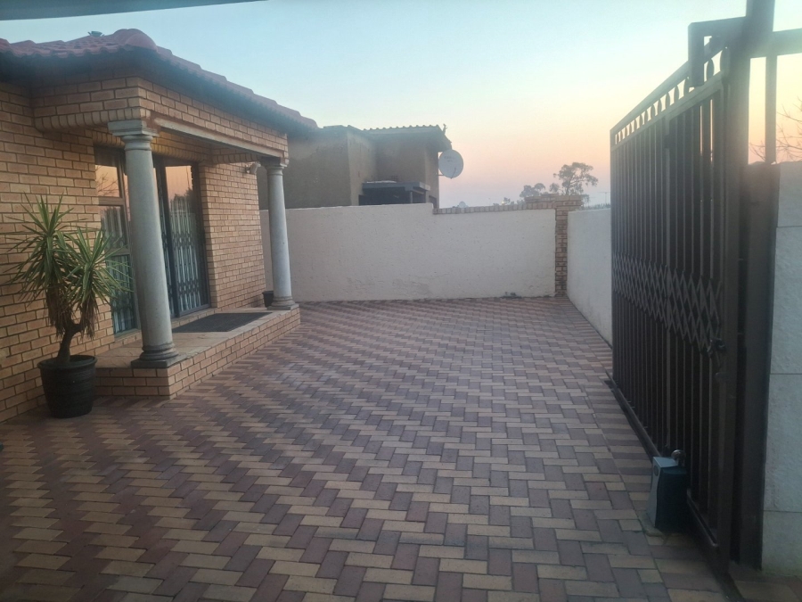 To Let  Bedroom Property for Rent in Pimville Gauteng