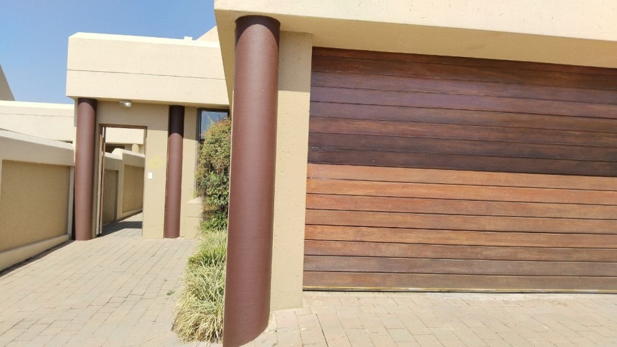 To Let 3 Bedroom Property for Rent in Lonehill Gauteng