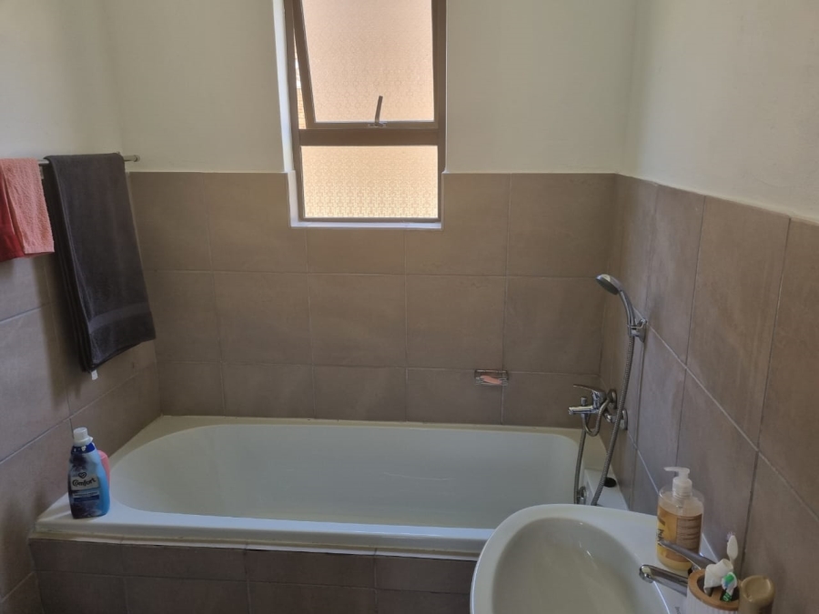 2 Bedroom Property for Sale in Albertsdal Gauteng