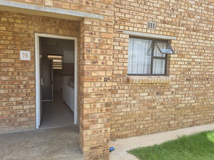 2 Bedroom Property for Sale in Albertsdal Gauteng