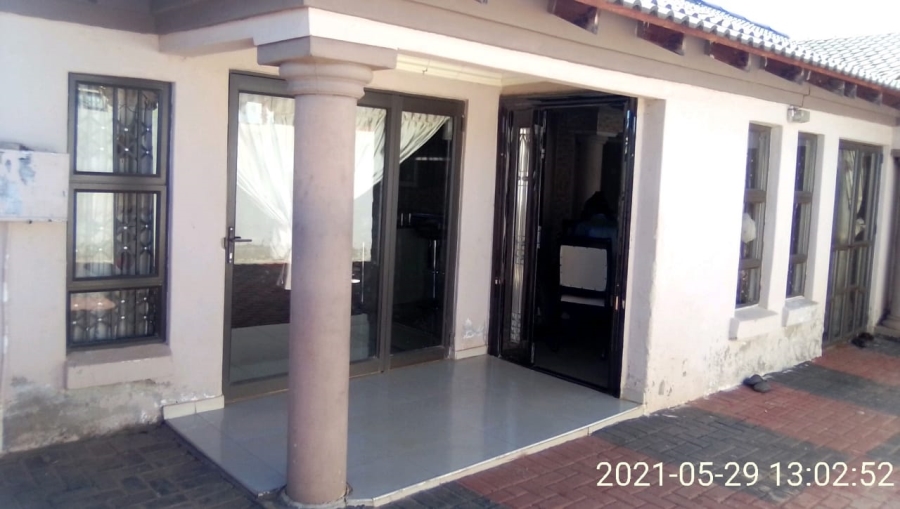  Bedroom Property for Sale in Protea Glen Gauteng