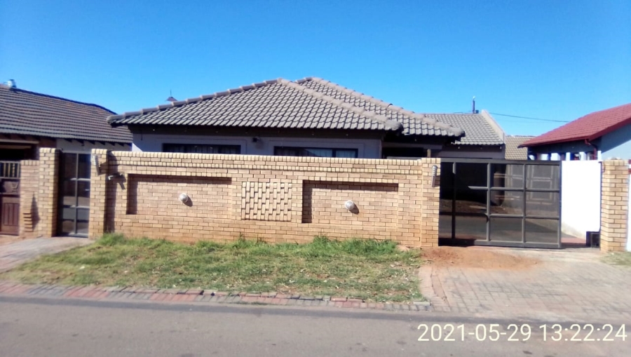  Bedroom Property for Sale in Protea Glen Gauteng