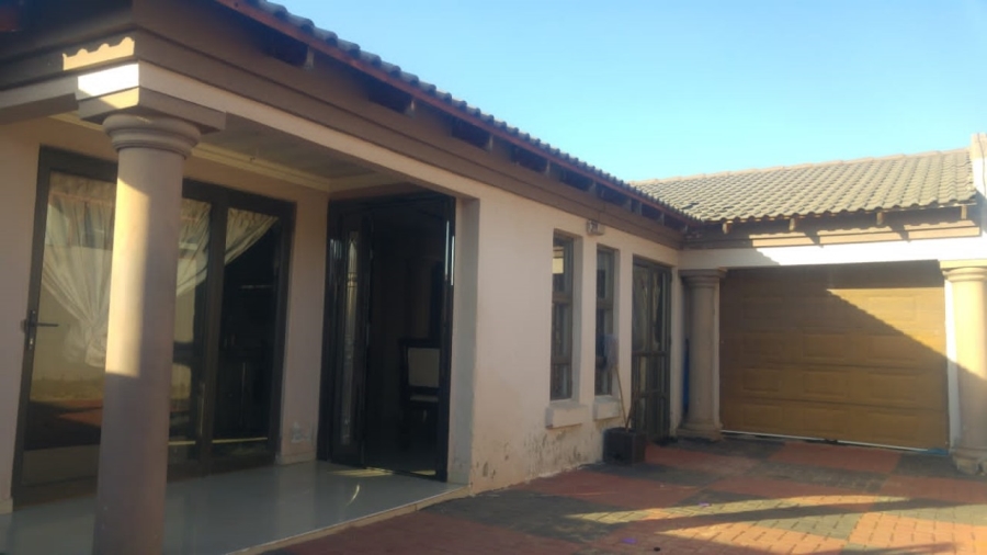  Bedroom Property for Sale in Protea Glen Gauteng
