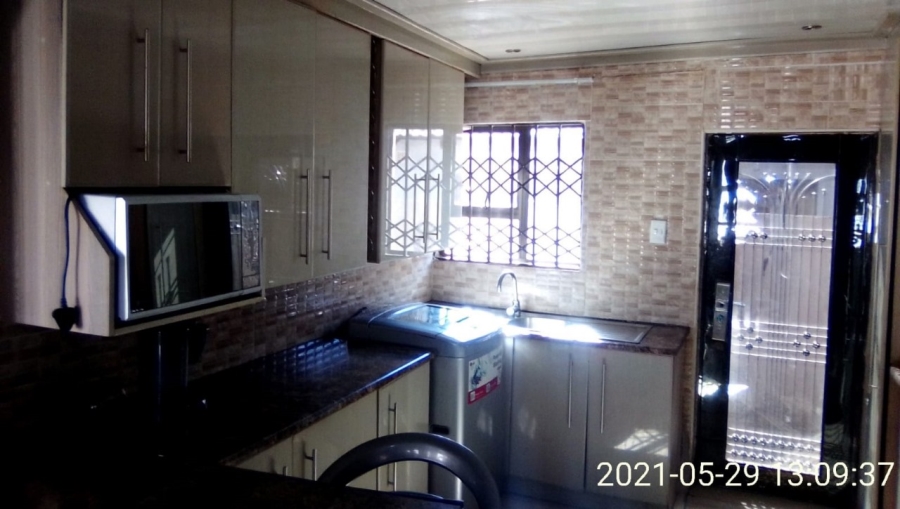  Bedroom Property for Sale in Protea Glen Gauteng