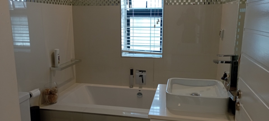 To Let 3 Bedroom Property for Rent in Sandown Gauteng