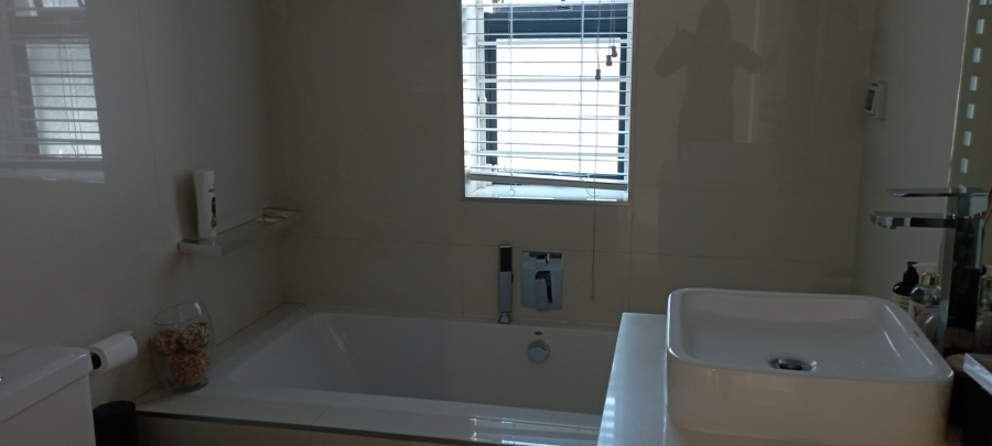 To Let 3 Bedroom Property for Rent in Sandown Gauteng