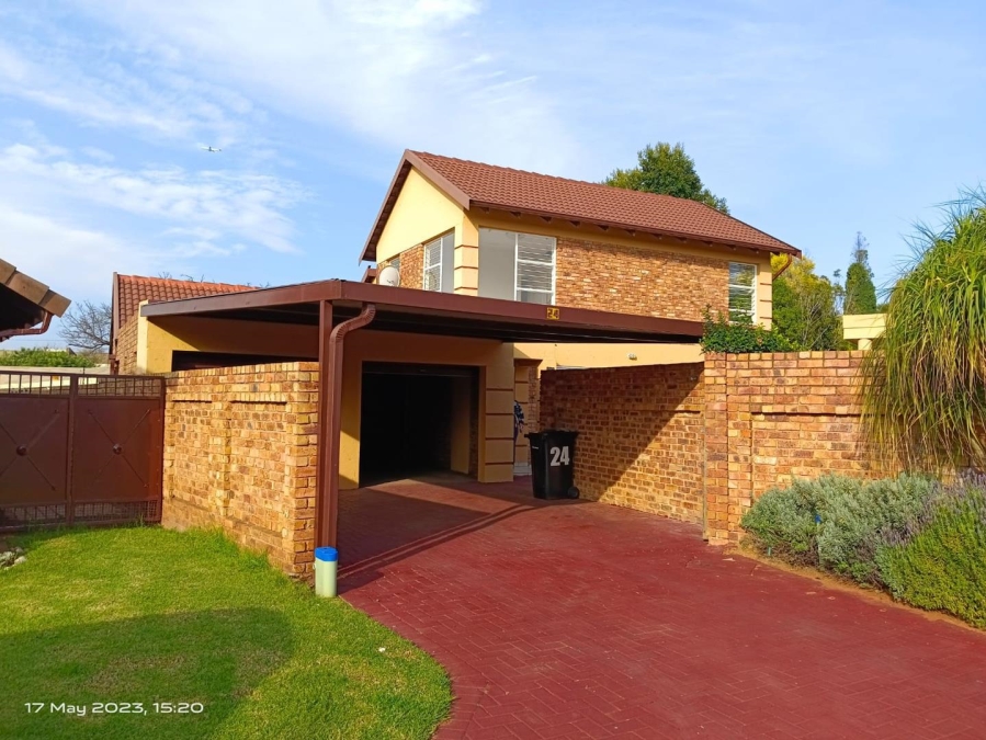 4 Bedroom Property for Sale in Glen Marais Gauteng