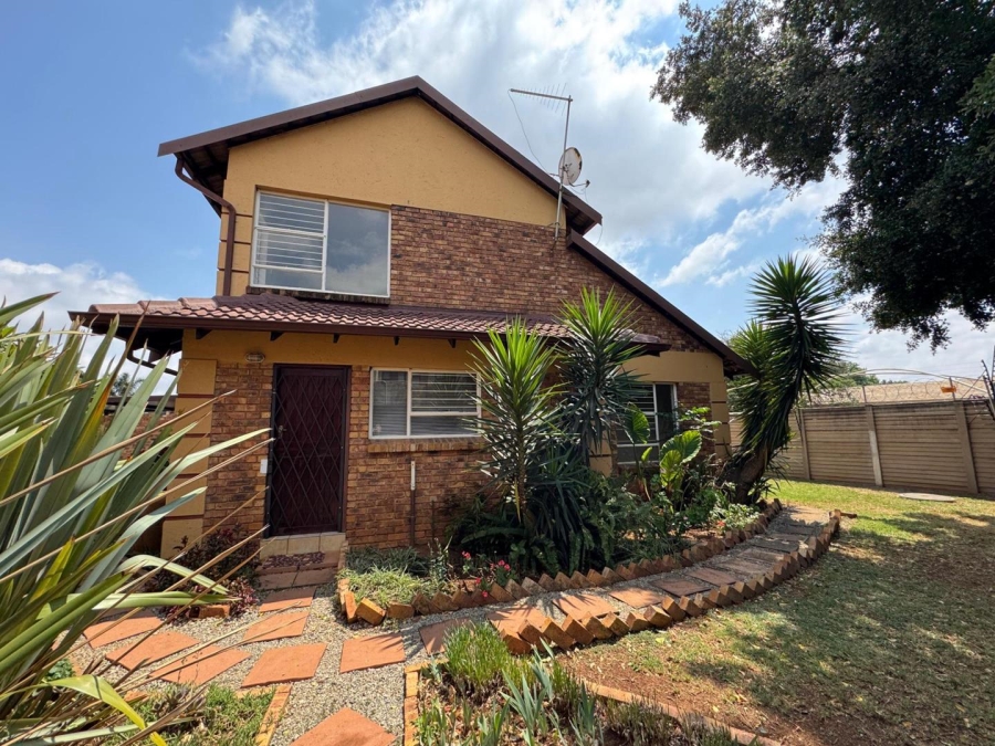 4 Bedroom Property for Sale in Glen Marais Gauteng