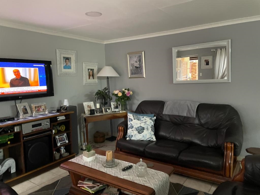 4 Bedroom Property for Sale in Glen Marais Gauteng