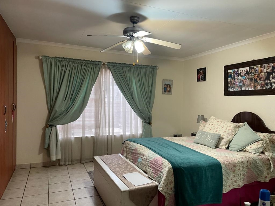 4 Bedroom Property for Sale in Glen Marais Gauteng