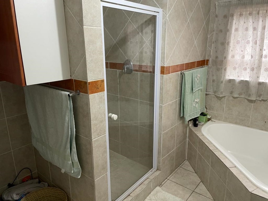 4 Bedroom Property for Sale in Glen Marais Gauteng