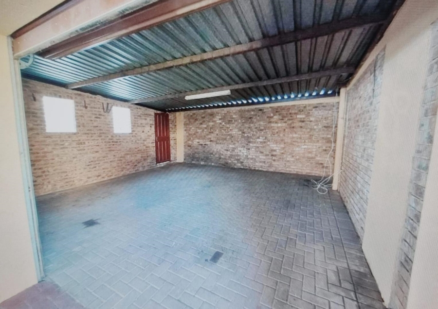 4 Bedroom Property for Sale in Glen Marais Gauteng