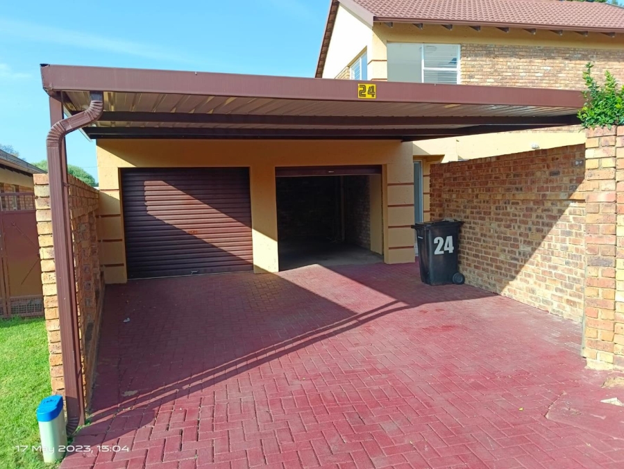 4 Bedroom Property for Sale in Glen Marais Gauteng