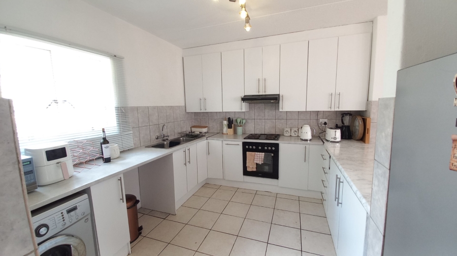 2 Bedroom Property for Sale in Noordwyk Gauteng