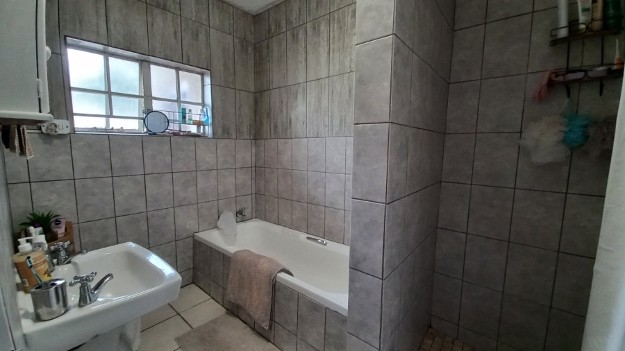2 Bedroom Property for Sale in Noordwyk Gauteng