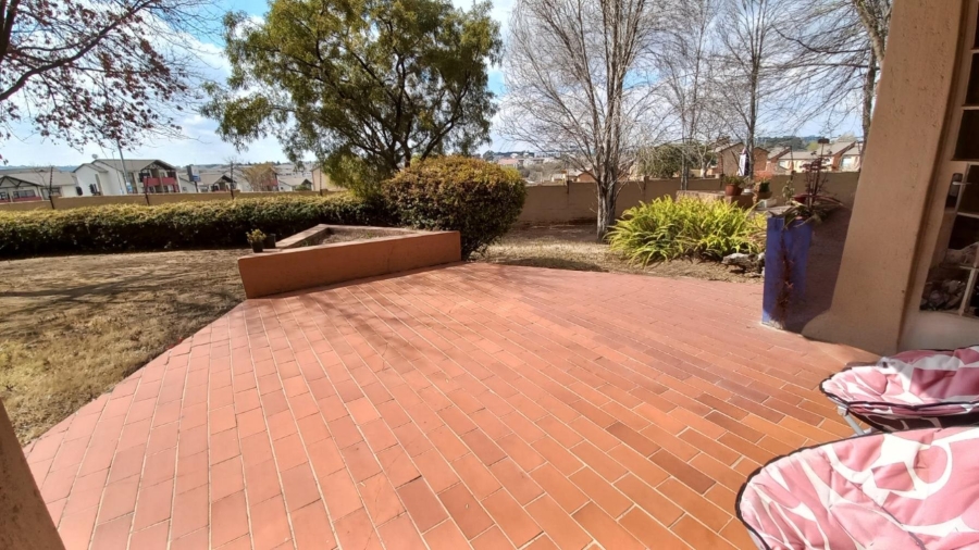 2 Bedroom Property for Sale in Noordwyk Gauteng