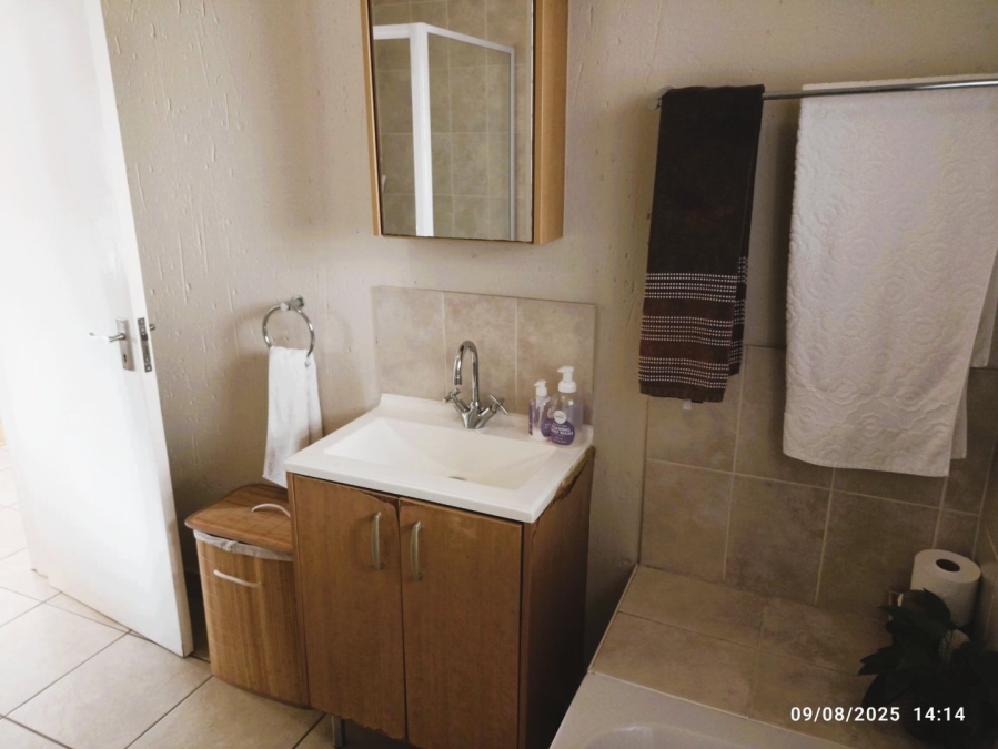 To Let 2 Bedroom Property for Rent in Douglasdale Gauteng