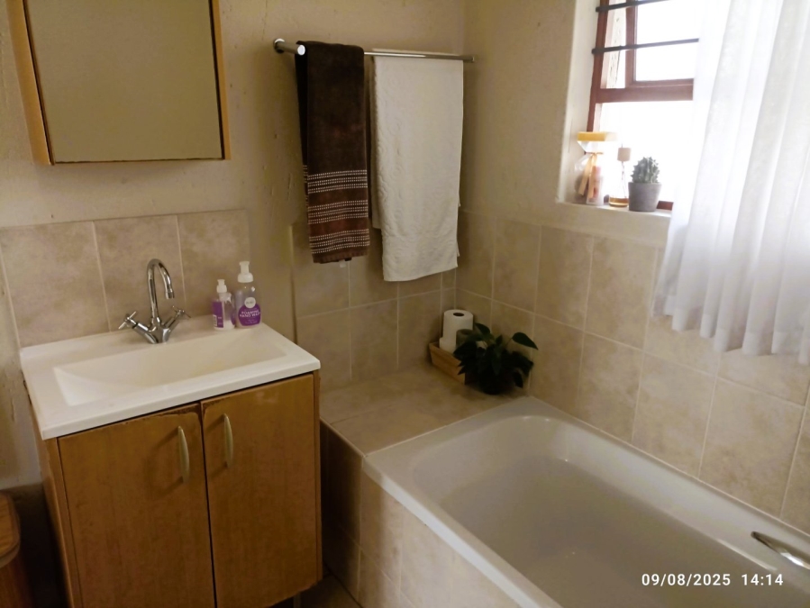 To Let 2 Bedroom Property for Rent in Douglasdale Gauteng