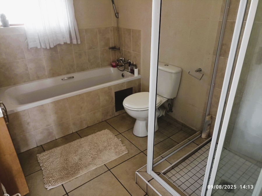 To Let 2 Bedroom Property for Rent in Douglasdale Gauteng