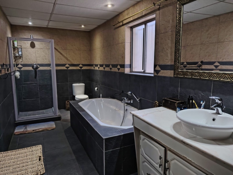 4 Bedroom Property for Sale in Three Rivers Gauteng