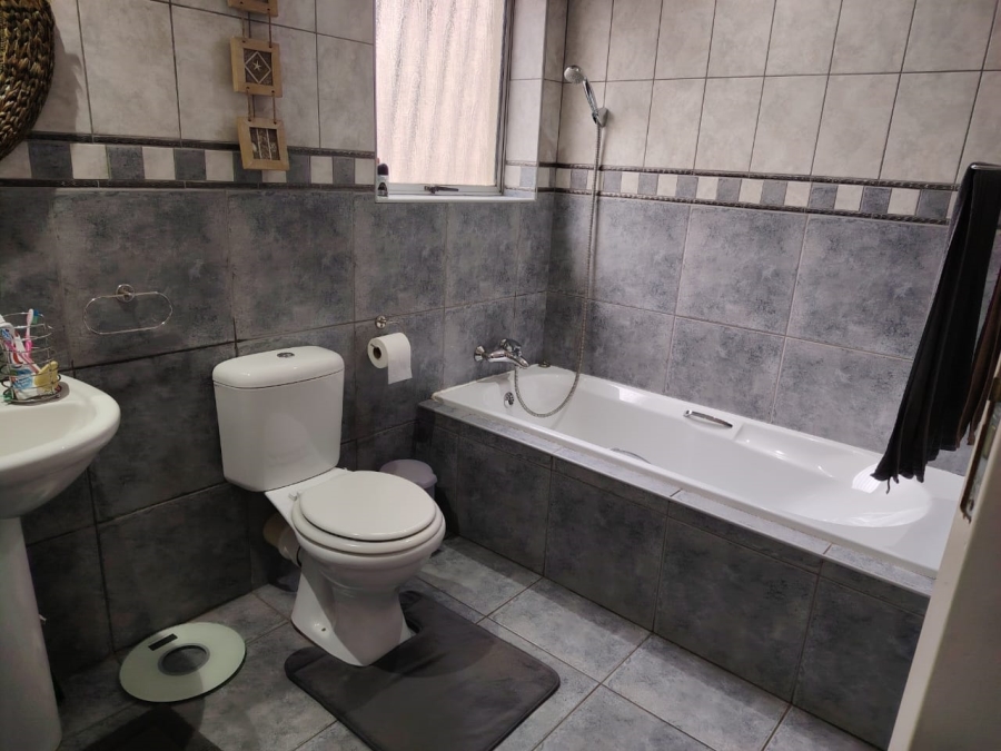 4 Bedroom Property for Sale in Three Rivers Gauteng