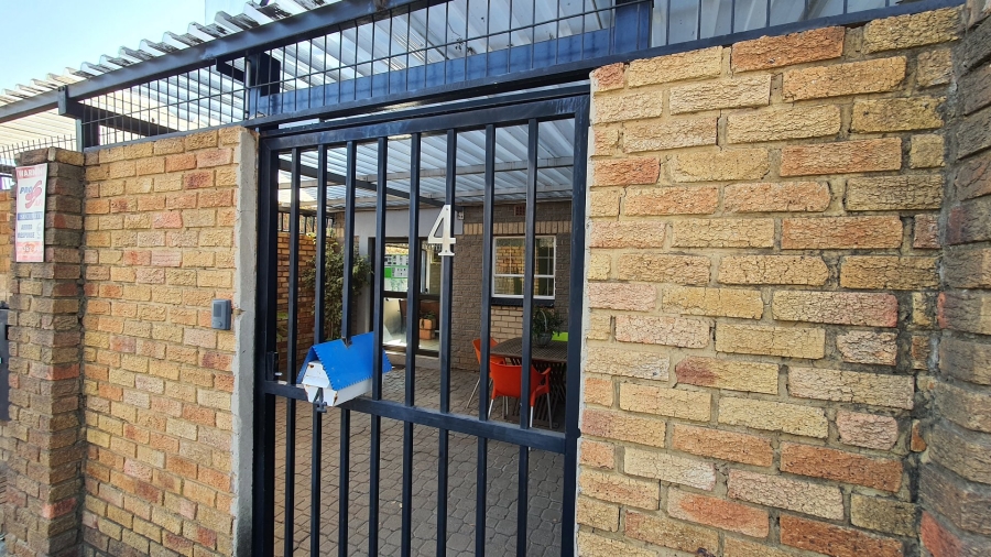  Bedroom Property for Sale in Geduld Ext 2 Gauteng