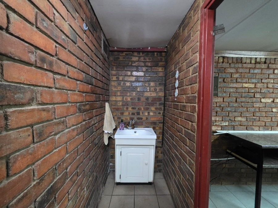 Commercial Property for Sale in Geduld Ext 2 Gauteng