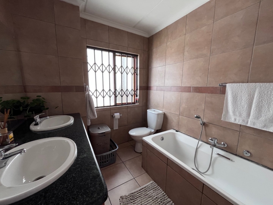 2 Bedroom Property for Sale in Meyersdal Gauteng