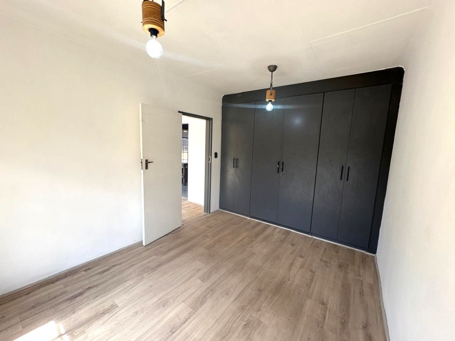 To Let 1 Bedroom Property for Rent in Robindale Gauteng