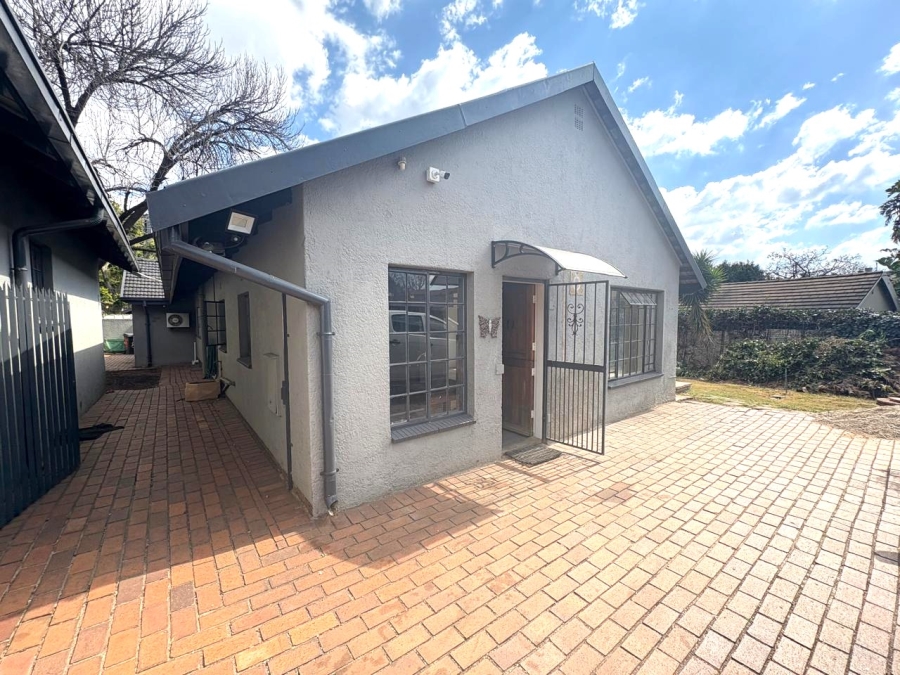 To Let 1 Bedroom Property for Rent in Robindale Gauteng