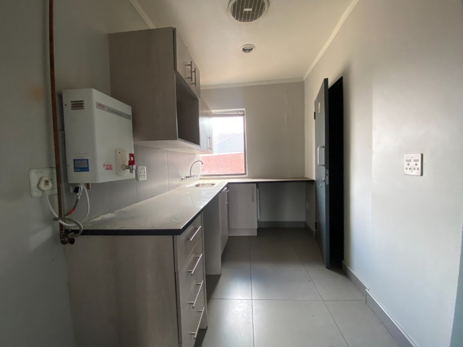  Bedroom Property for Sale in Vorna Valley Gauteng