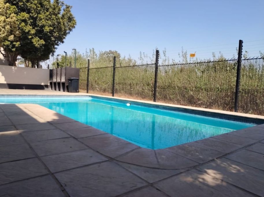 1 Bedroom Property for Sale in Noordwyk Gauteng