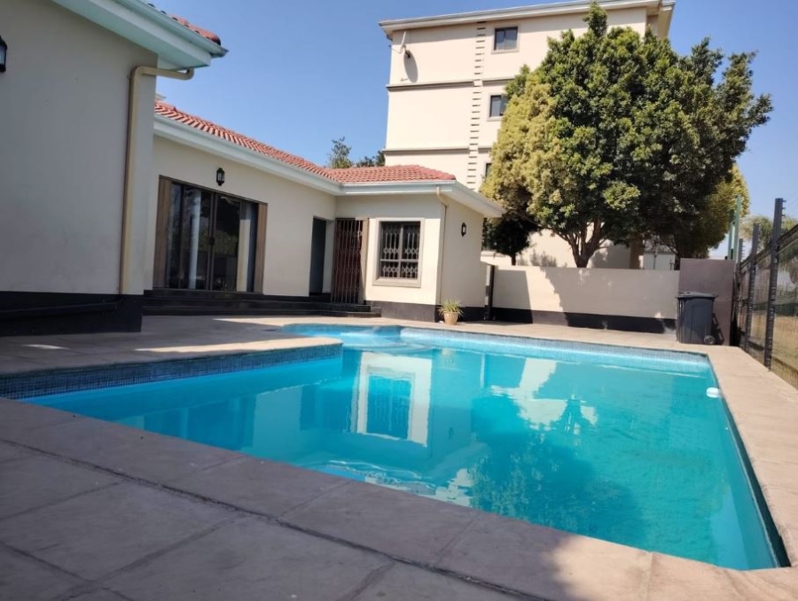 1 Bedroom Property for Sale in Noordwyk Gauteng