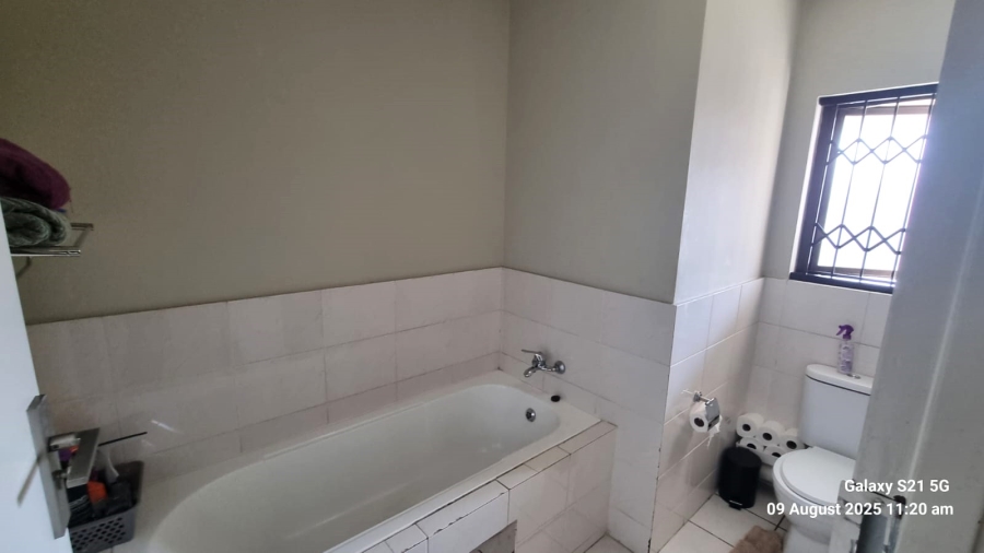 1 Bedroom Property for Sale in Noordwyk Gauteng
