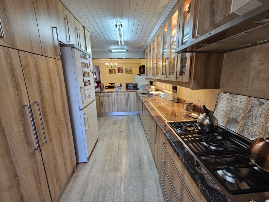 3 Bedroom Property for Sale in Die Hoewes Gauteng