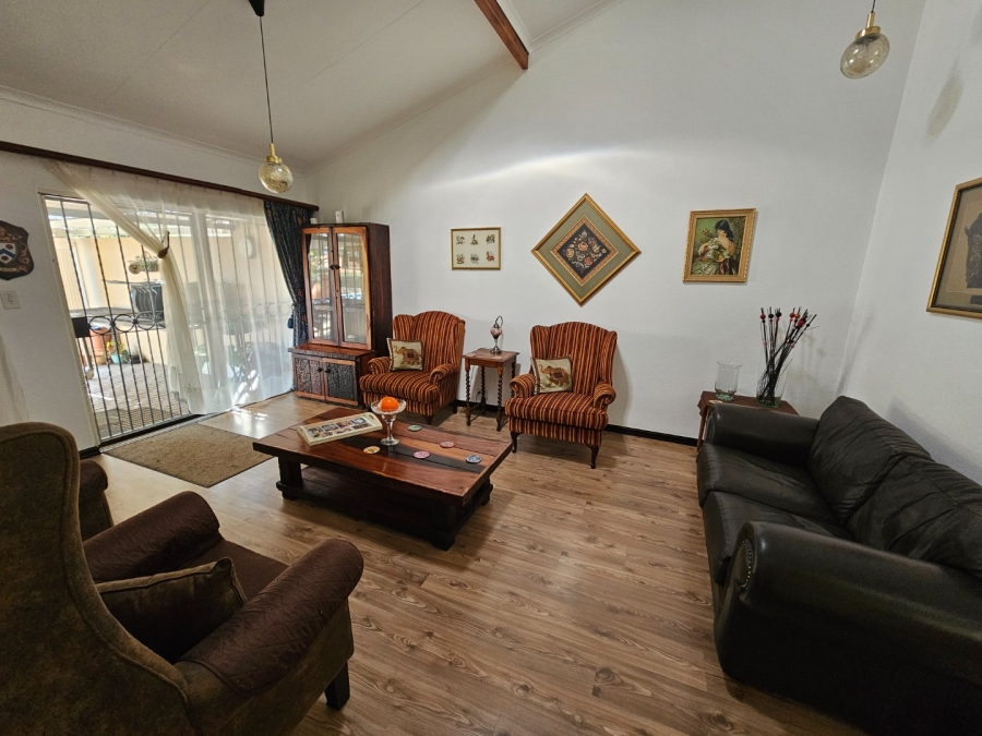 3 Bedroom Property for Sale in Die Hoewes Gauteng