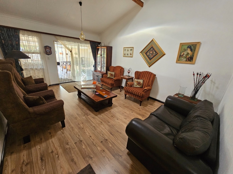 3 Bedroom Property for Sale in Die Hoewes Gauteng