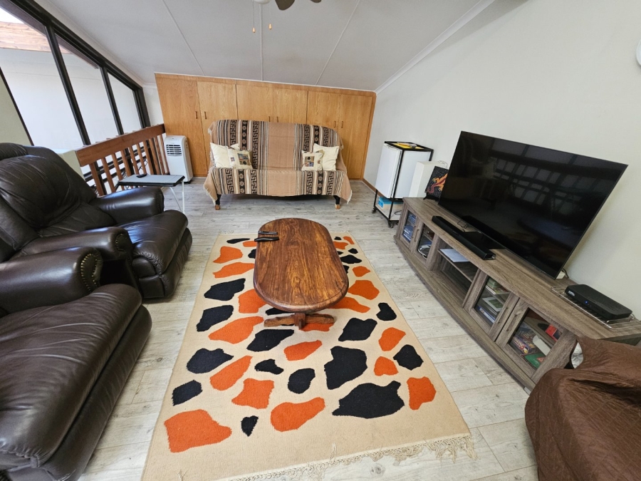 3 Bedroom Property for Sale in Die Hoewes Gauteng