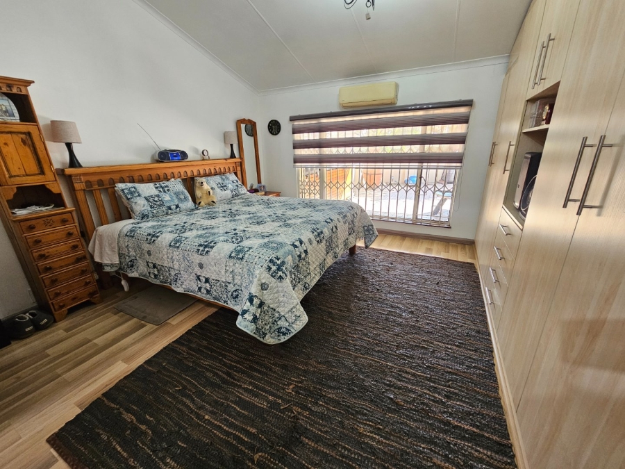 3 Bedroom Property for Sale in Die Hoewes Gauteng