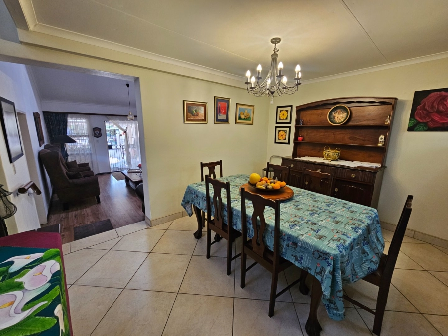 3 Bedroom Property for Sale in Die Hoewes Gauteng