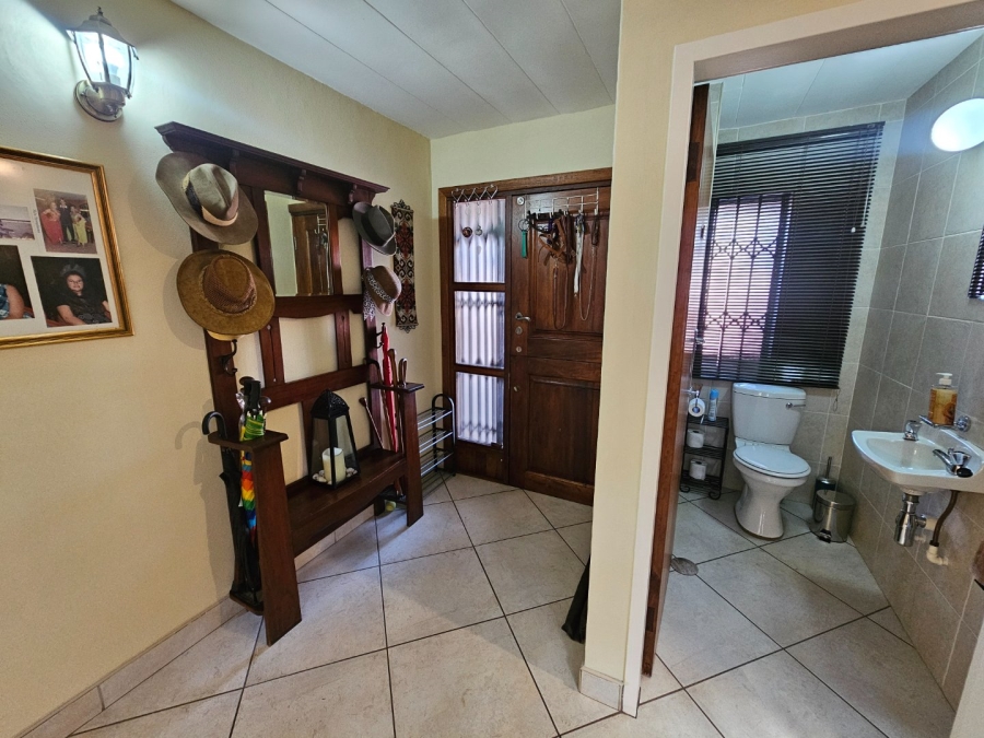 3 Bedroom Property for Sale in Die Hoewes Gauteng