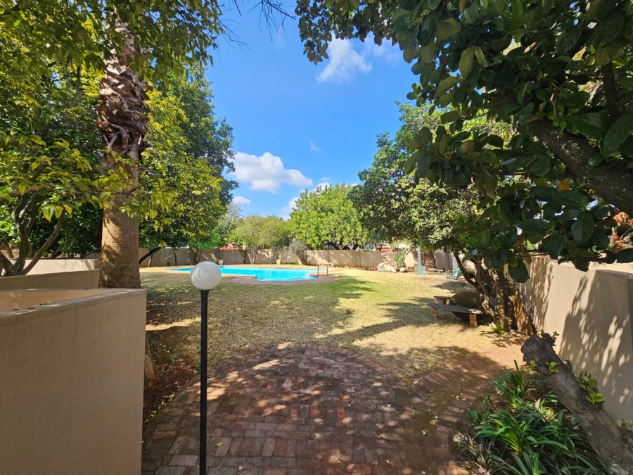 3 Bedroom Property for Sale in Die Hoewes Gauteng
