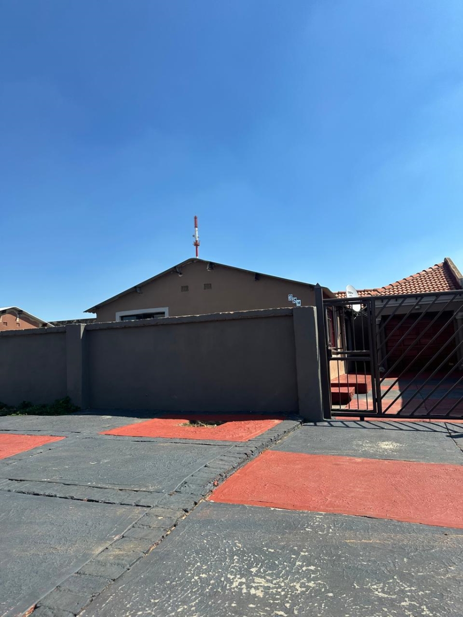 2 Bedroom Property for Sale in Esangweni Gauteng