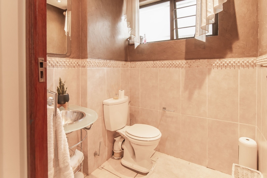 5 Bedroom Property for Sale in Dowerglen Gauteng