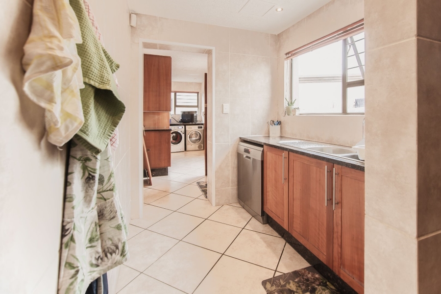 5 Bedroom Property for Sale in Dowerglen Gauteng