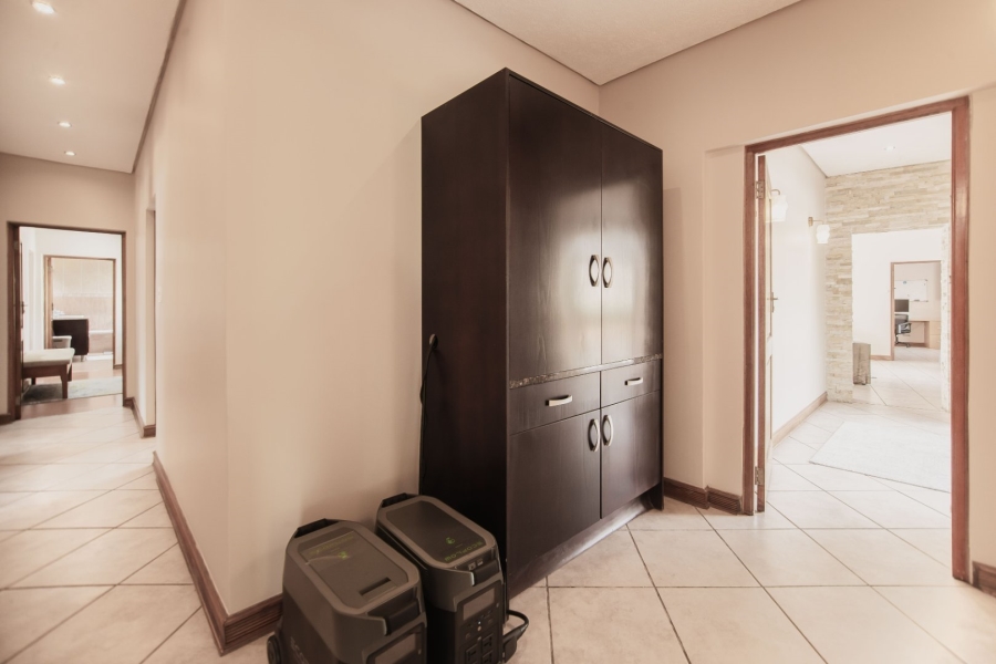 5 Bedroom Property for Sale in Dowerglen Gauteng